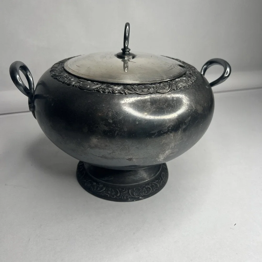 Antique Silverplate Large Soup Tureen Southington & Co Quadruple Plate 1709